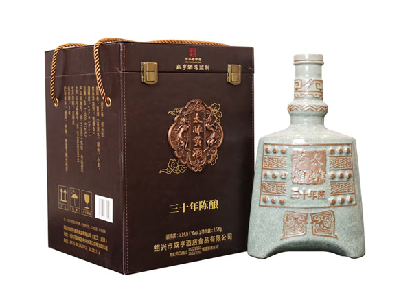 潍坊咸亨酒店太雕黄酒回收太雕三十年陈酿绍兴黄酒1.5kg礼盒装行情价格