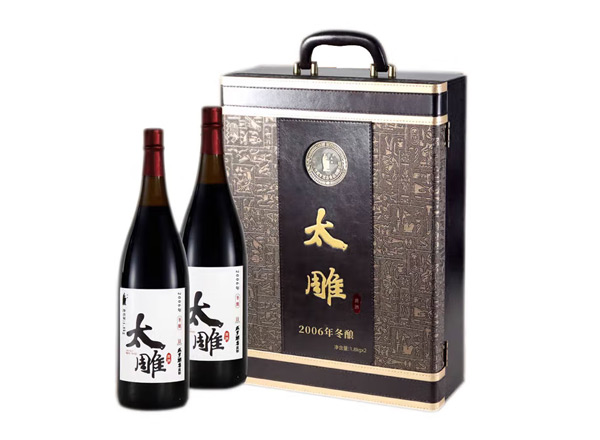潍坊回收太雕黄酒咸亨酒店太雕黄酒2006年冬酿1.8KG*2礼盒装绍兴黄酒行情价格