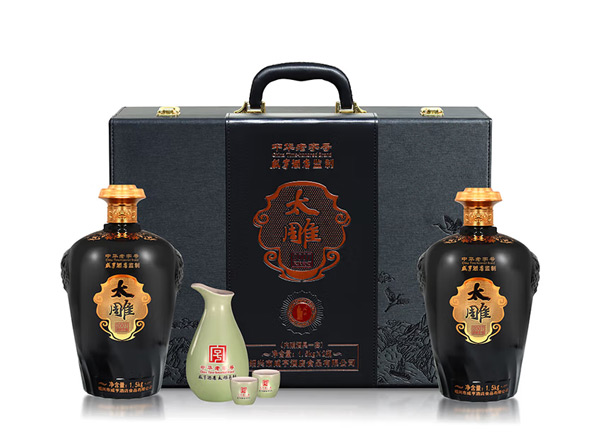 潍坊咸亨酒店太雕黄酒回收太雕2007原酿礼盒1.5kg*2糯米酒半甜绍兴黄酒行情价格