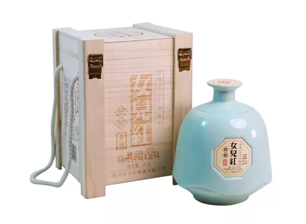 潍坊回收绍兴女儿红黄酒醇酿花雕酒木质礼盒2.5L坛装黄酒行情价格